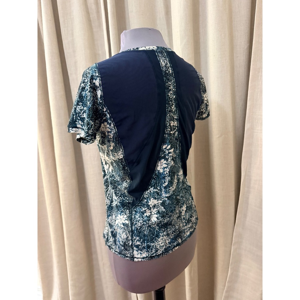 Lululemon Womens Short Sleeve Top 6 Blue Floral Mesh Back Activewear Yoga